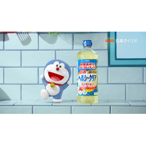小芝風花さんの歌に合わせてドラえもんがアゲアゲ気分でダンス！日清ヘルシークリア新ＣＭ 『酸化対策、バッチリこ』篇