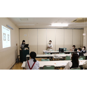 高槻市内の商業施設従業員を対象に認知症サポーター養成講座を実施