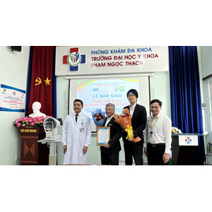 ベトナム社会主義共和国の医科大学へコンタクトレンズ処方ルームを贈呈